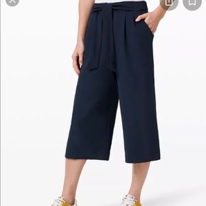 Lululemon Noir crop size 6 black NWT